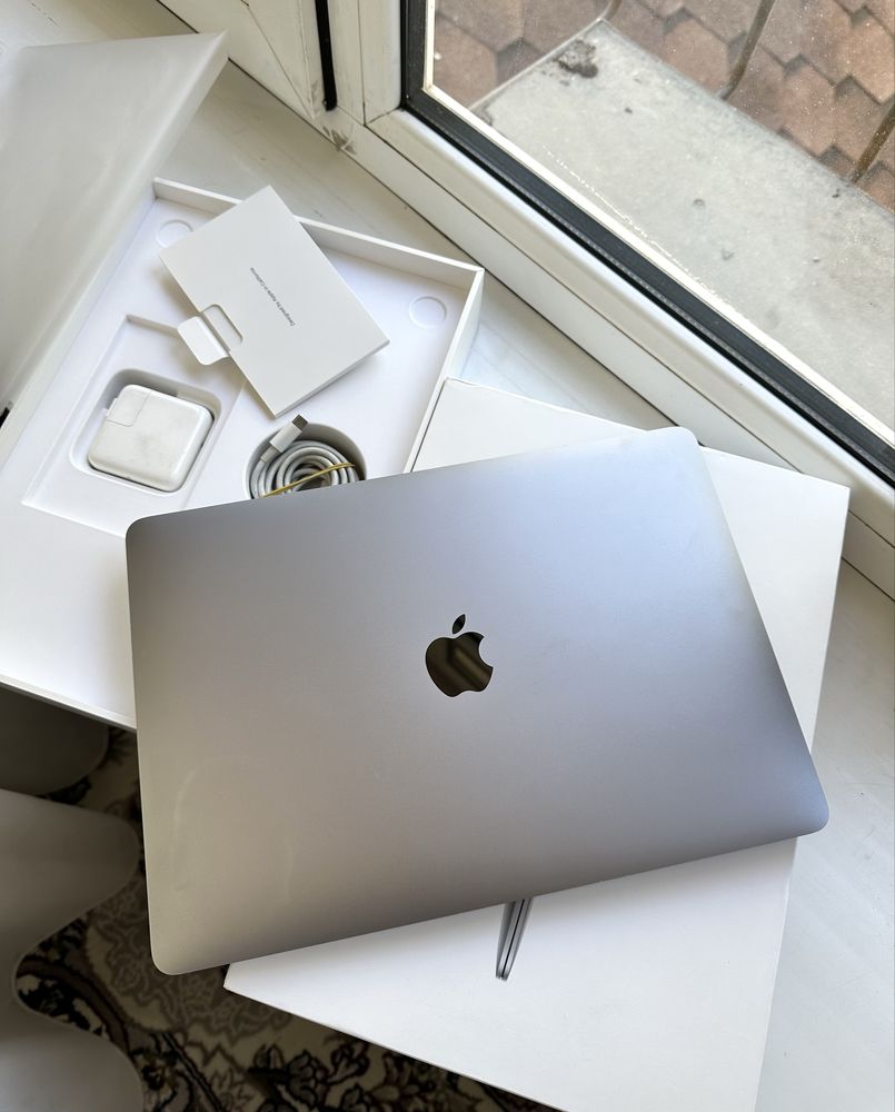 MacBook Air 2020 i7 16/256GB Gray