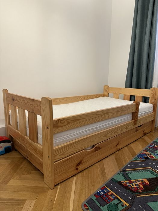 Pat/Patut copii 80cm x 160cm cu saltea din spuma in stare perfecta