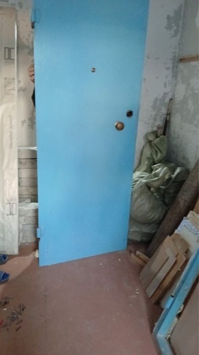 Продам железную дверь