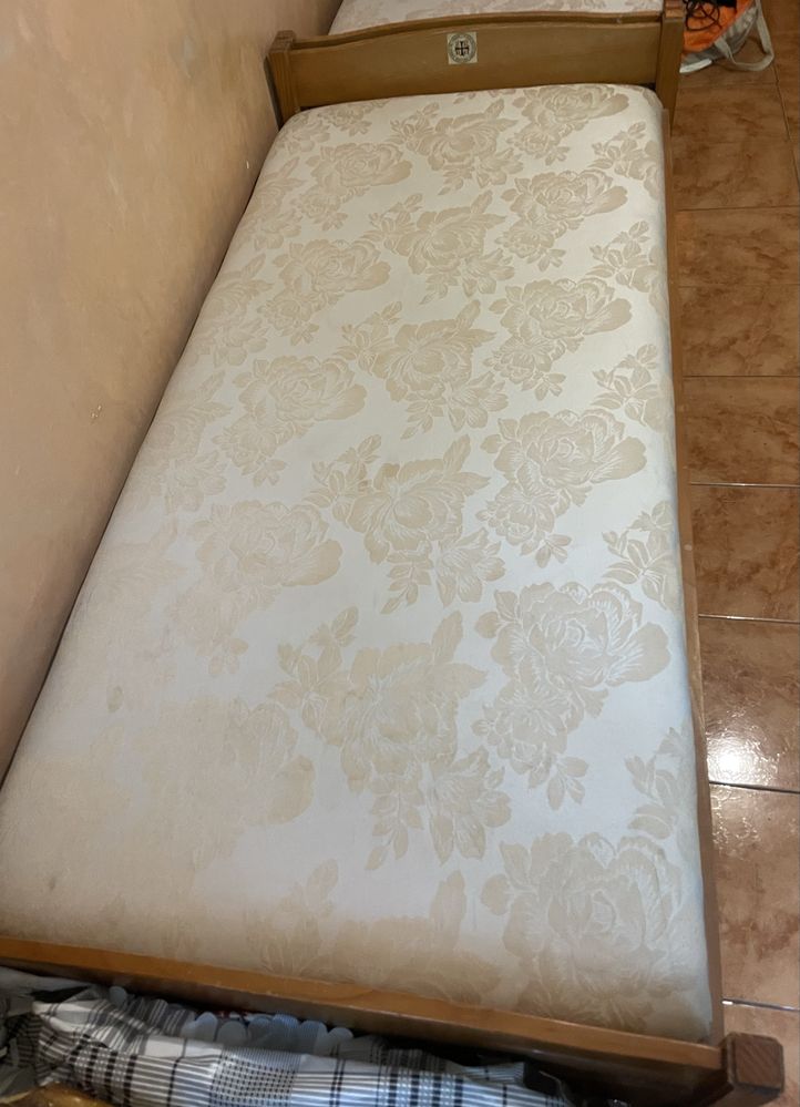 Единични легла с матрак