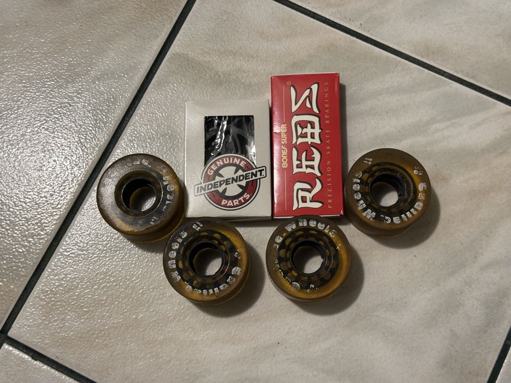 Skateboatd Element Complete + set extra roti & risers