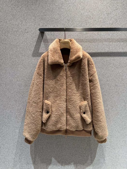 Jacheta Miu Miu - calitate premium prezentare completa