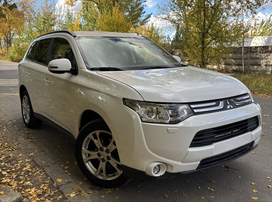 Mitsubishi Outlander 2013 4X4 7 Locuri Euro 5 Alb Perlat Camera Navi