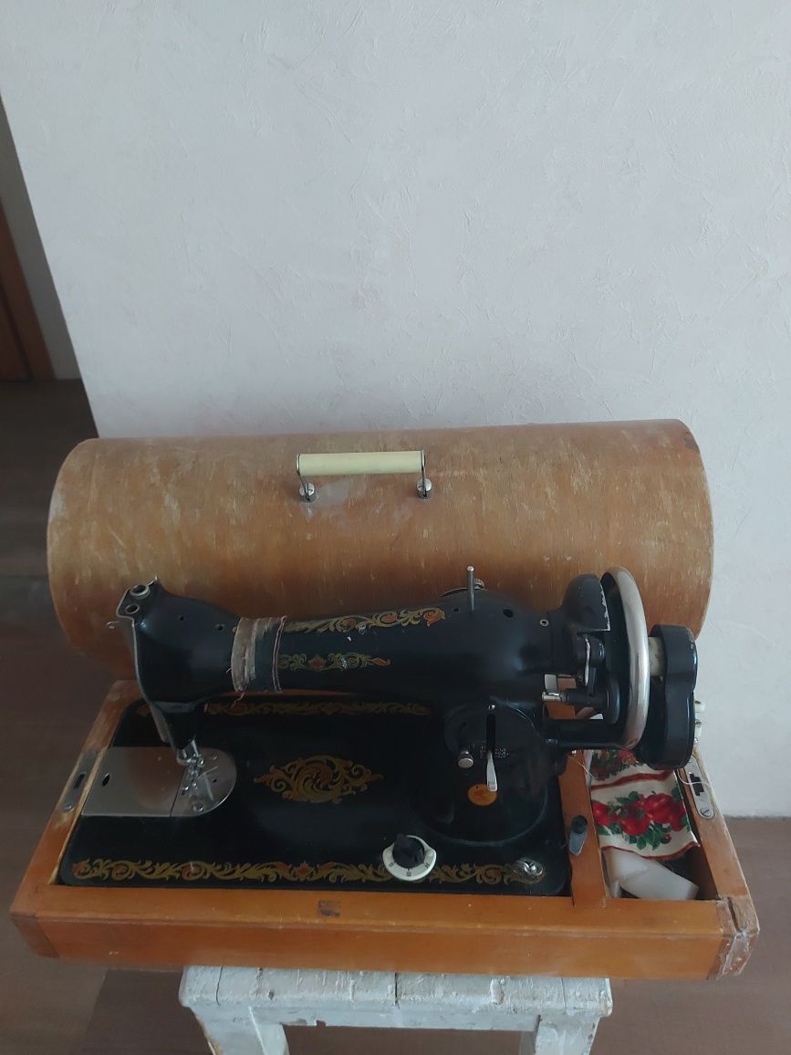 Продам  швейную машинку
