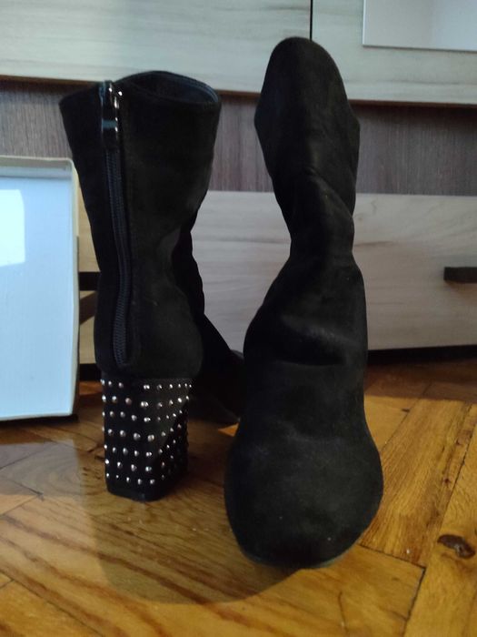 Дамски боти на ток