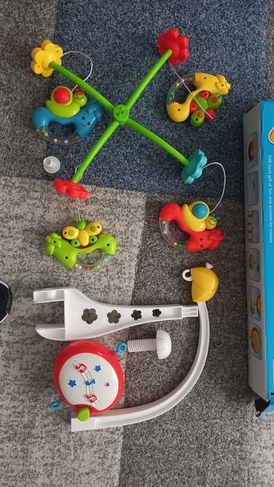 Carusel muzical pentru bebelusi