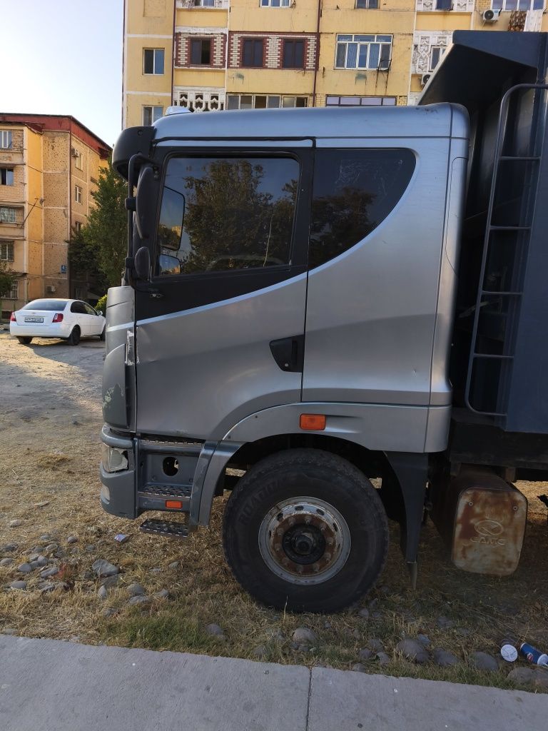 Самосвал Howo Chakman CAMC 25т