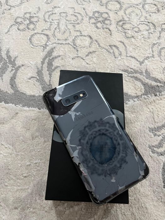 Самсунг s10e  128гб