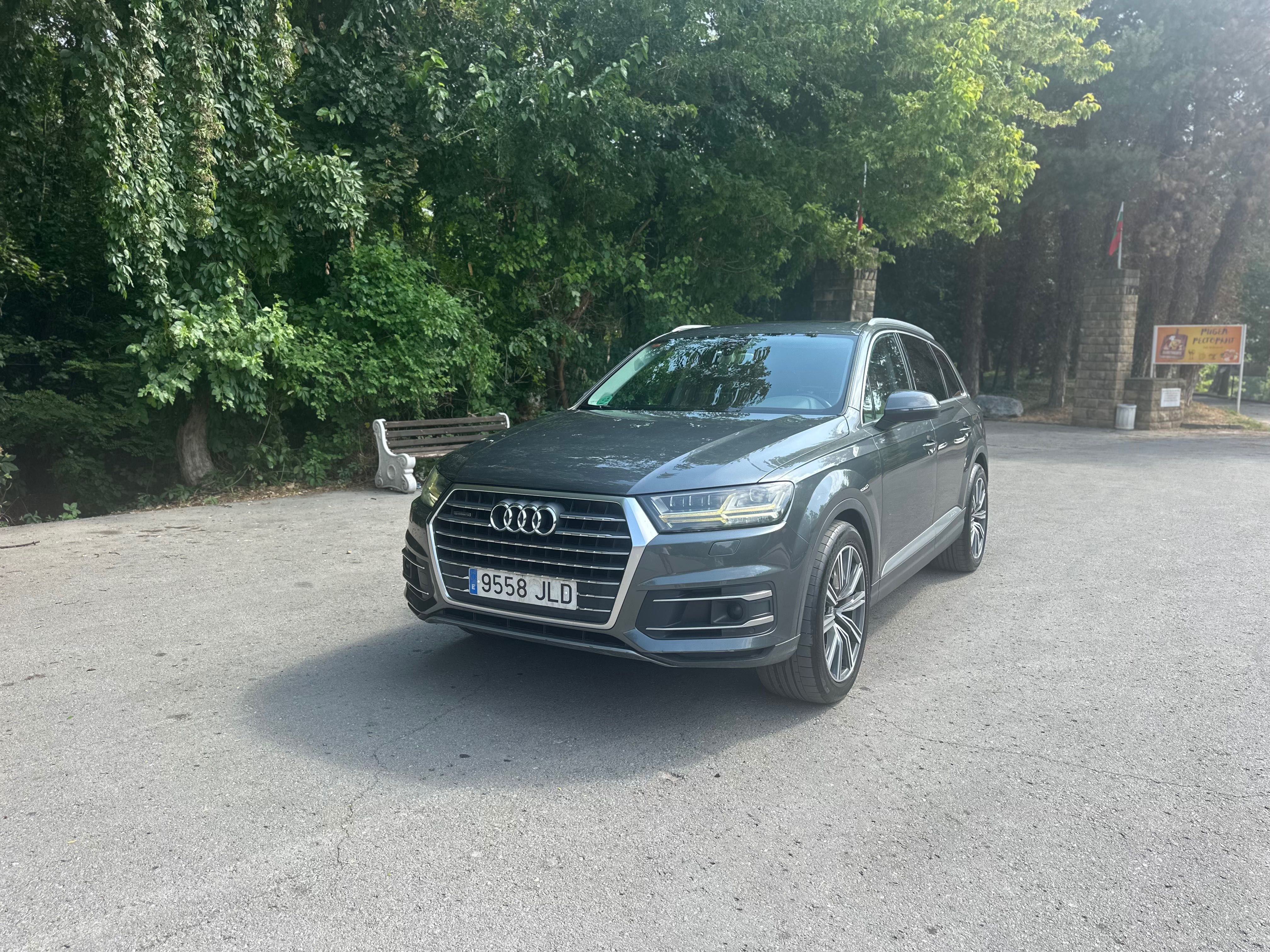 • • • Audi Q7 • • •