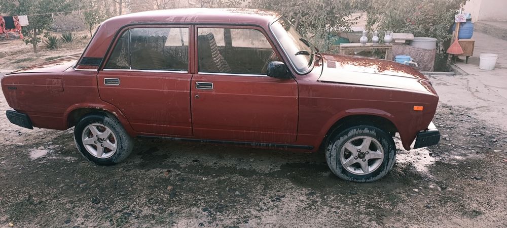 Vaz2107 mashinasi sotiladi