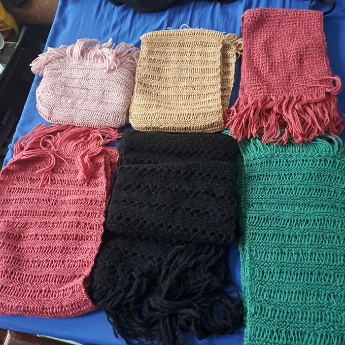 ръчно плетени вълнени чорапи   терлички и шушони    дамски шалове