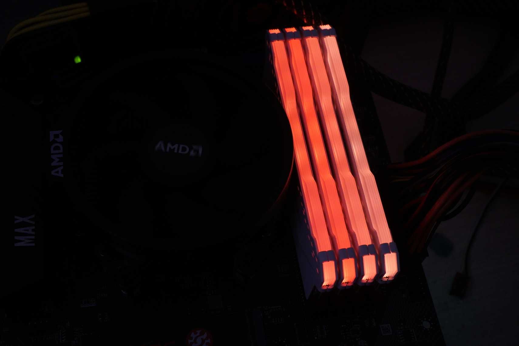 32GB(4x8) Corsair VENGEANCE RGB PRO (WHITE) DDR4 3600 cl18