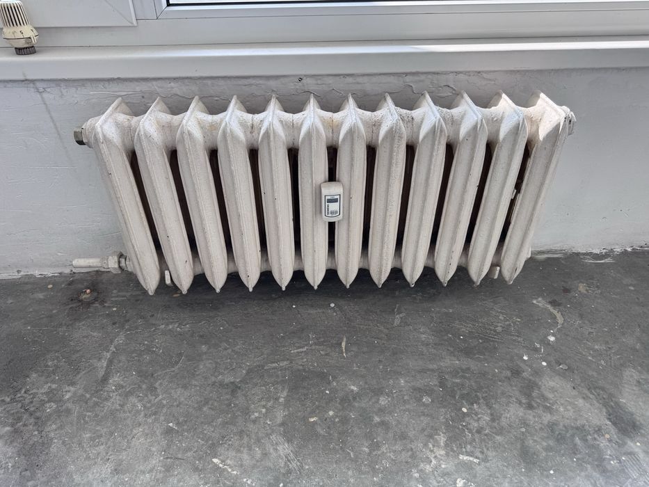 2 бр. Чугунени ниски радиатора 12 ребра и 13 ребра