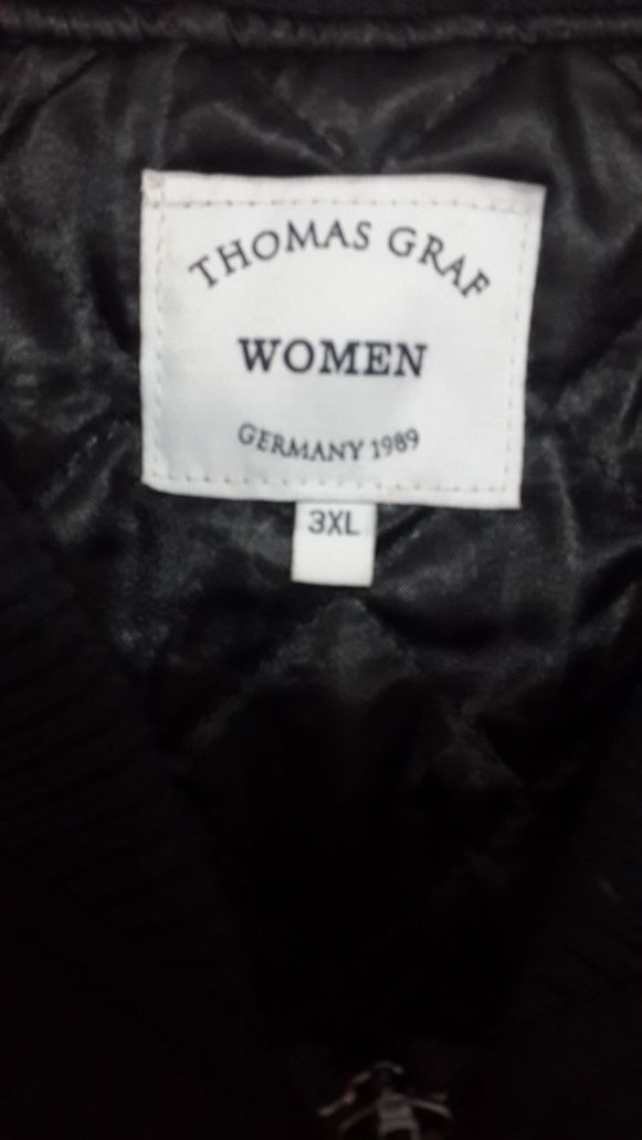 Женская демисезонная куртка-бомбер.