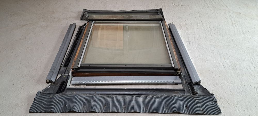 Vând geam acoperiș Velux GZL 600 1000