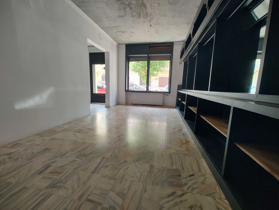 Inchiriem spatiu comercial central 110mp