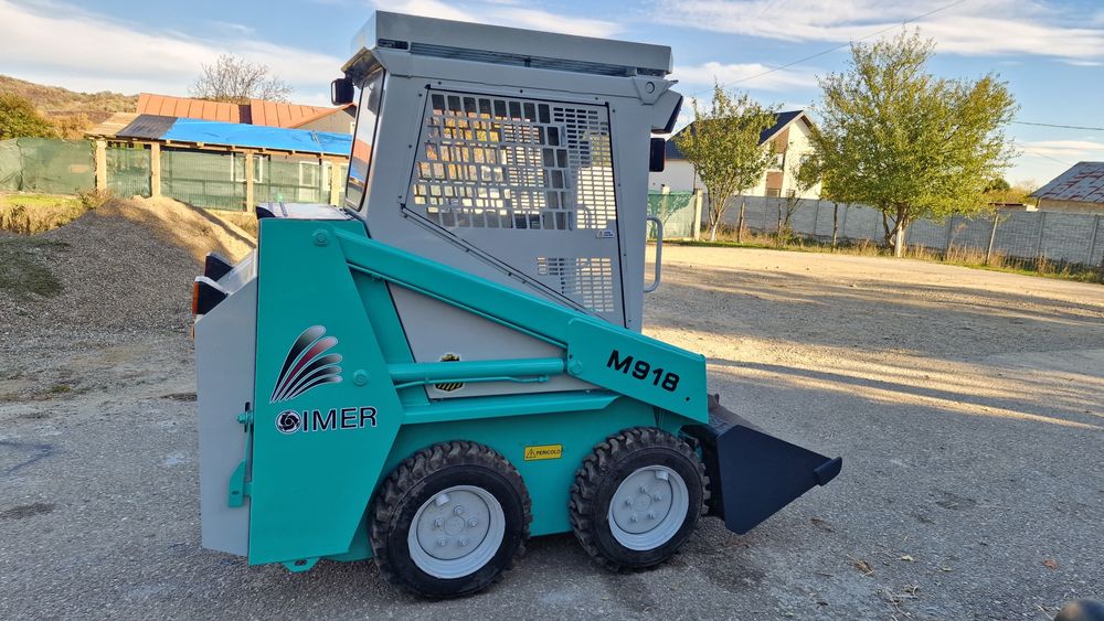 Mini incarcator frontal.