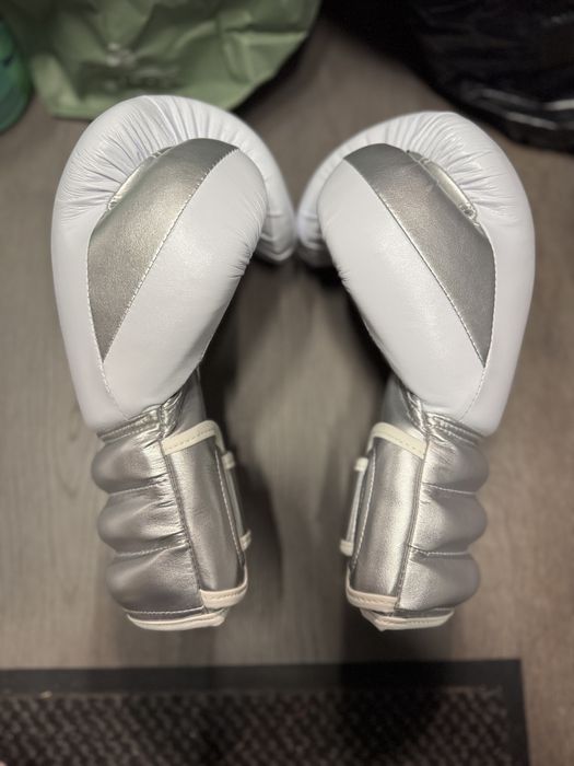 Vand manusi de box, comode, personalizate