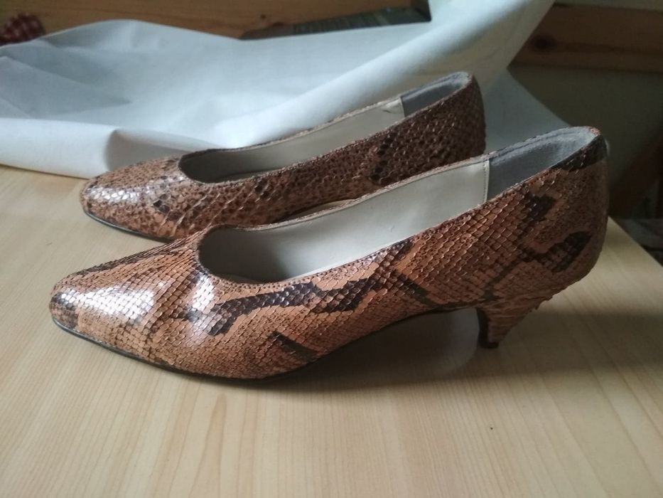 Дамски обувки от питонова кожа