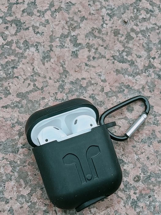 Наушник с чехлом в подарок