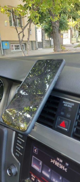 Подвижна магнитна поставка за телефон