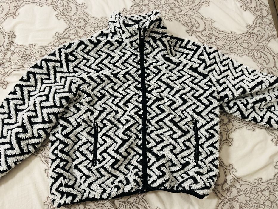 Зимно яке Oysho подходящо и за ски