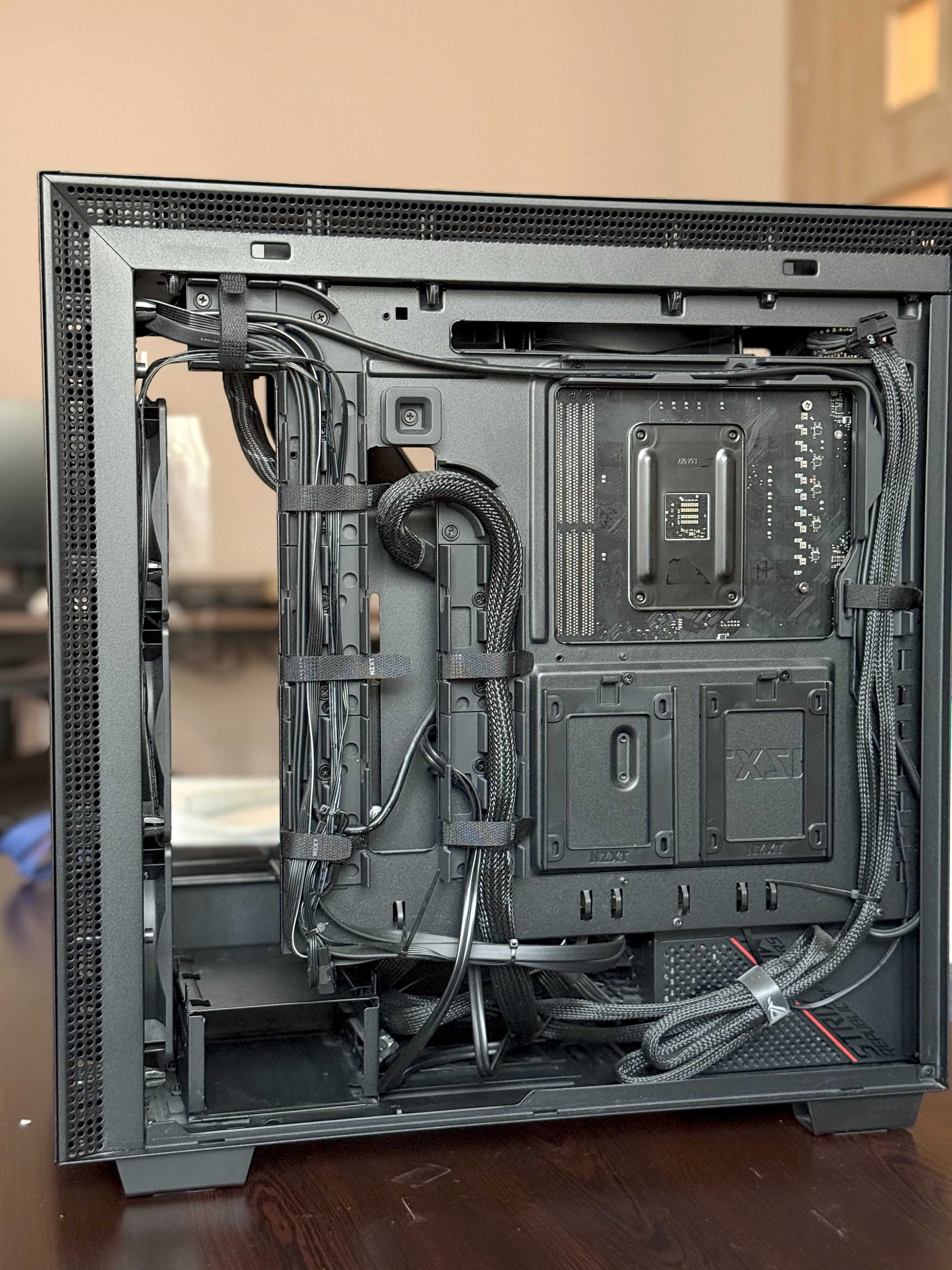 Настолен компютър AMD Ryzen 9 и NVIDIA RTX3080
