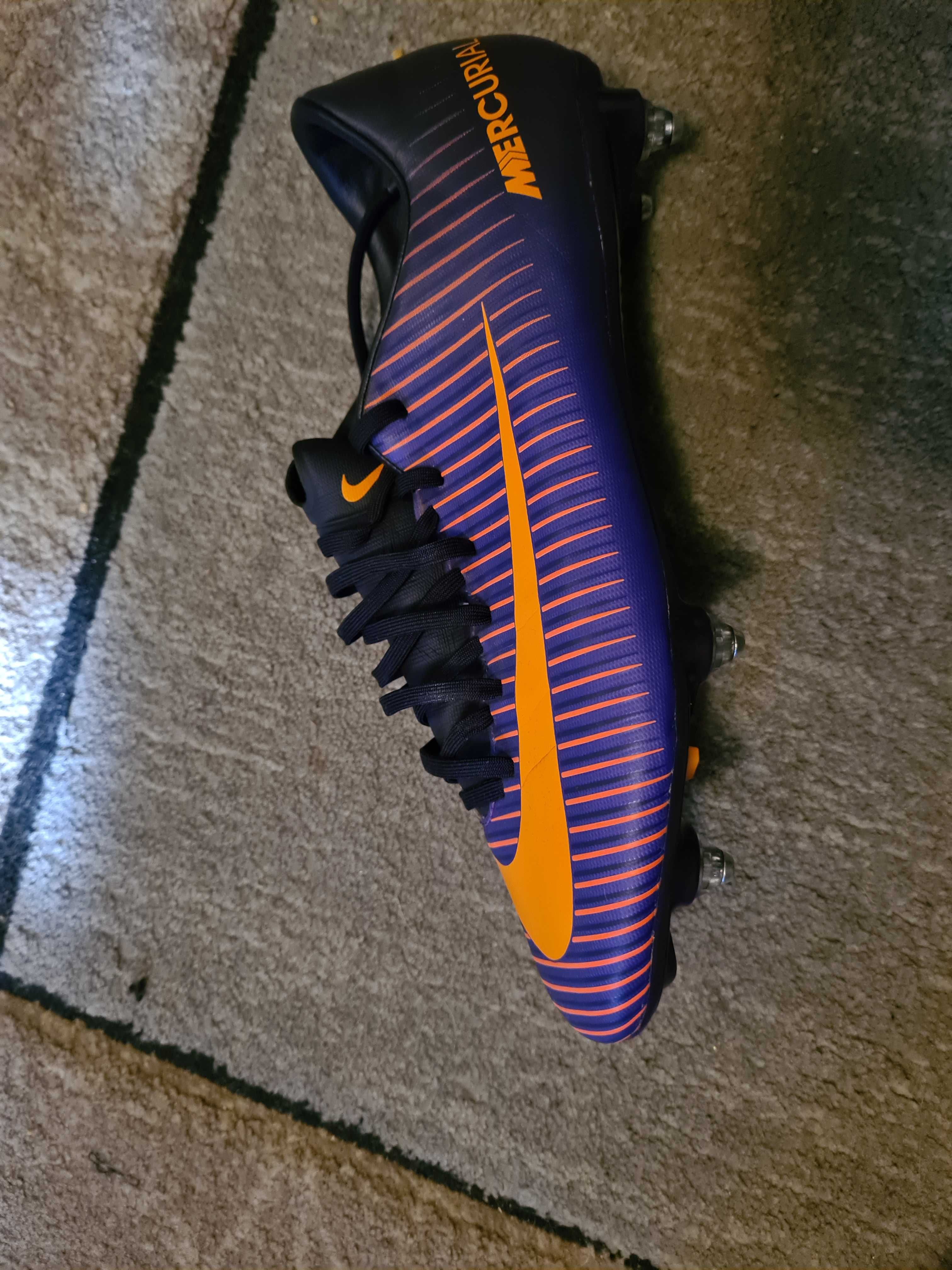 Ghete fotbal Nike Mercurial