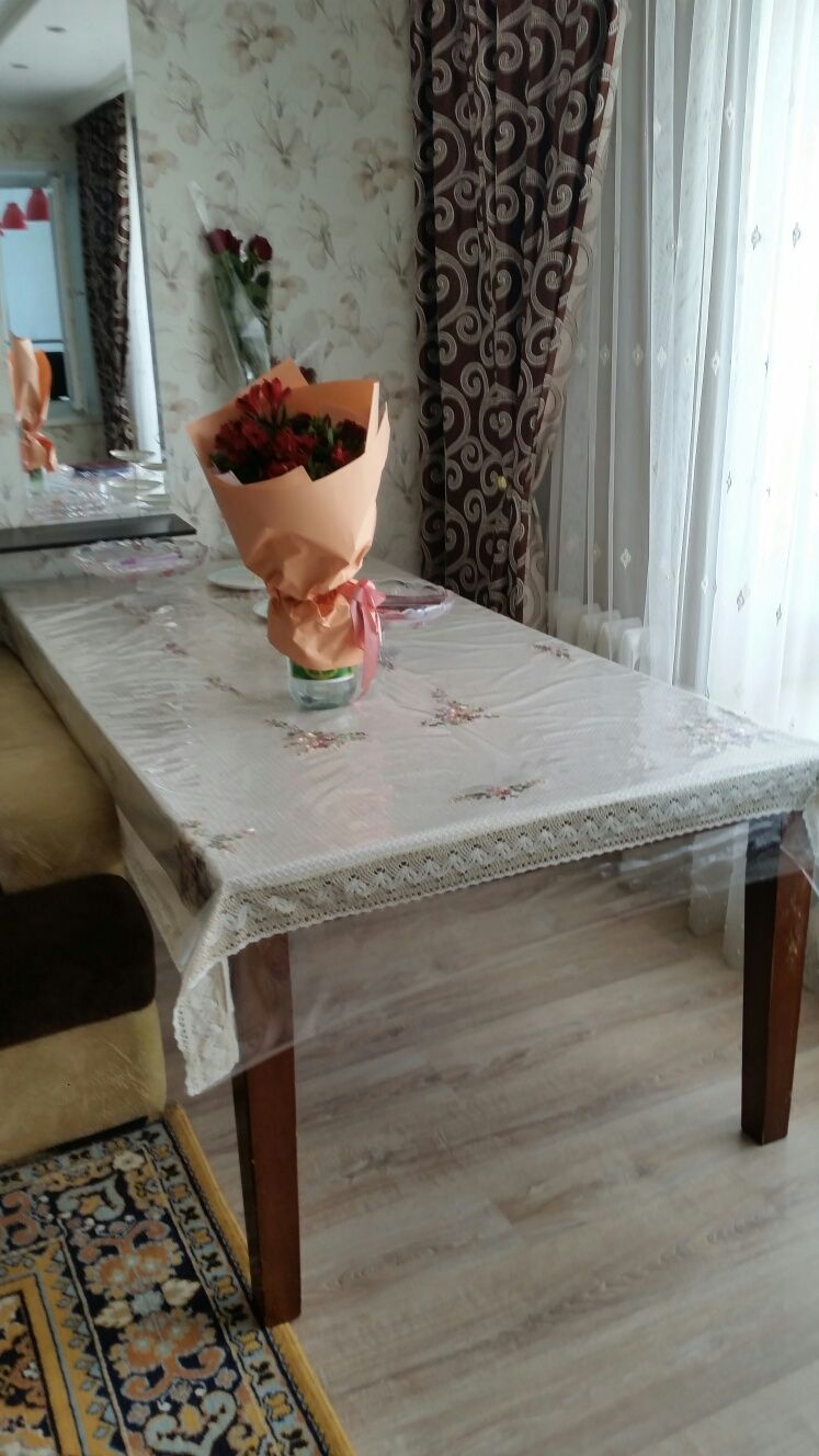 Стол в гостиную (подарок стулья )