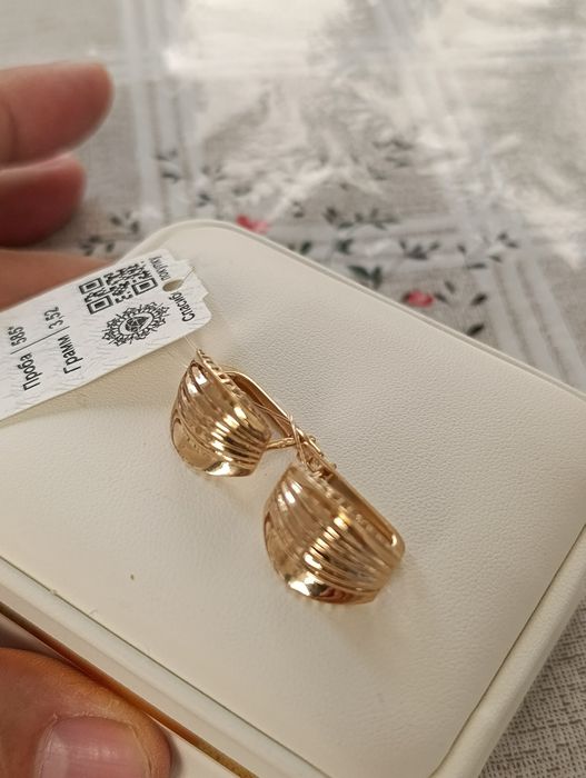 Тилла зирак Жуда чиройли туради такканда,совгагаям зур вес 3,52 гр