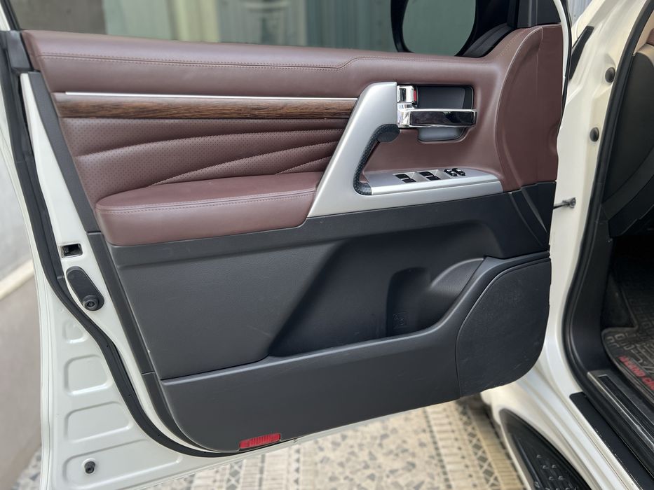 Toyota Land Cruser 200