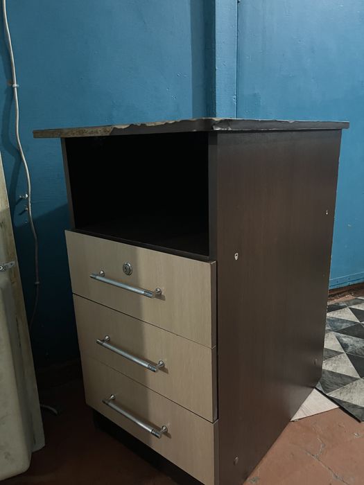 Тумбочка (б/у) — бесплатно