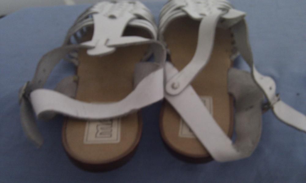 Sandale albe pentru copii