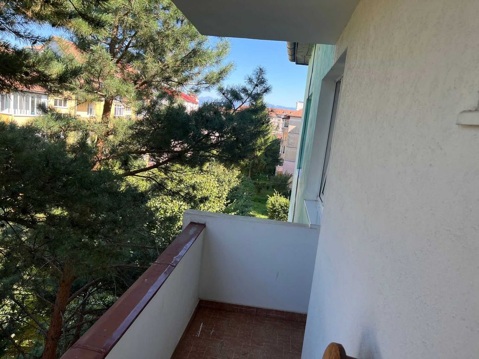 Apartament ingrijit cu Brazi la balcon