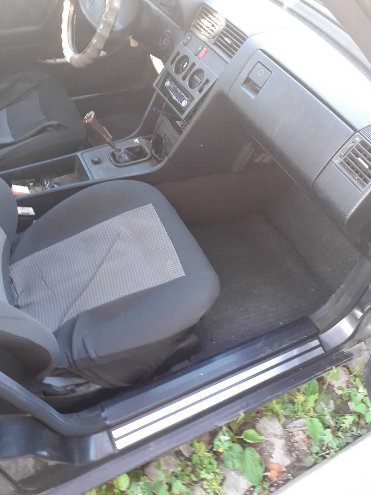 Mercedes   C 180