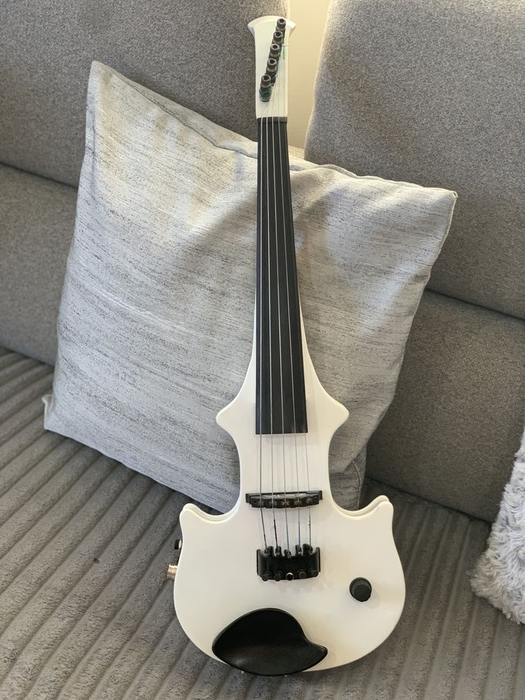 Vioara Zeta 5 corzi alba imbusuri
