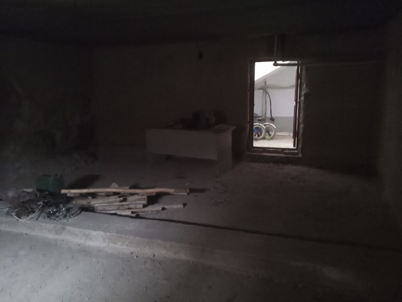 Detskiy bolnitsa tomonda 1 xonali uy sotiladi