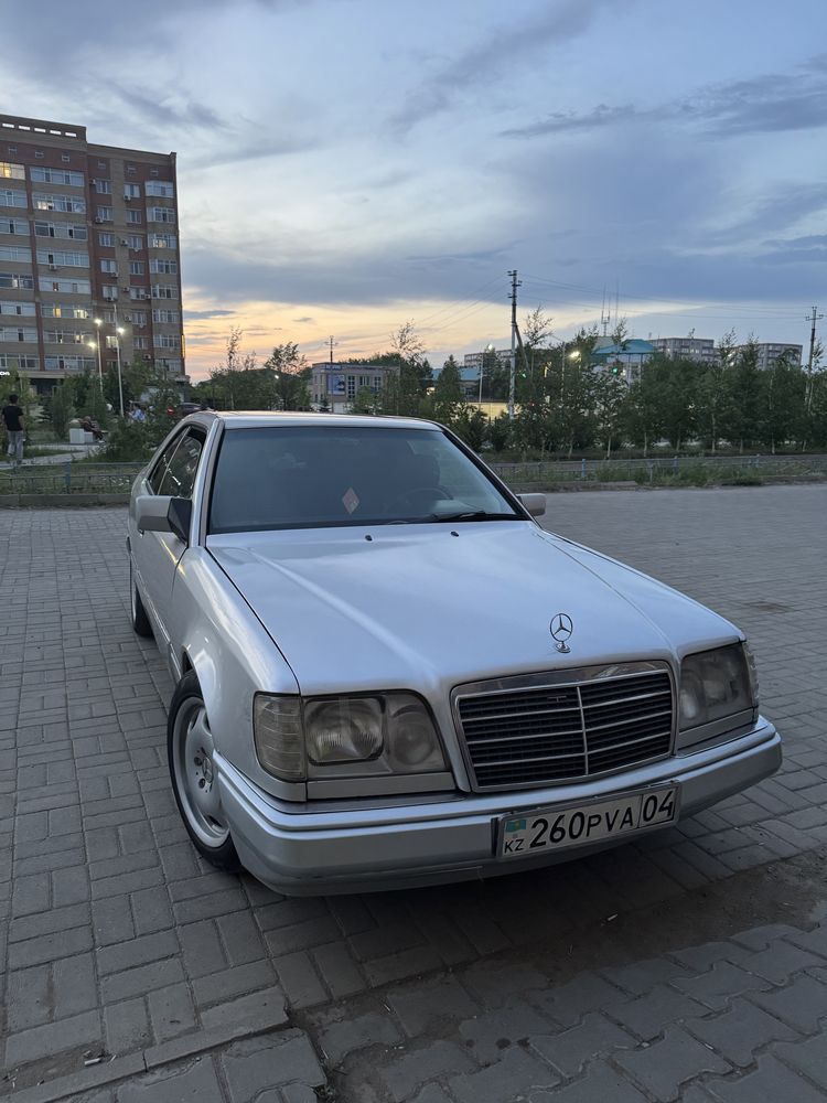 продается мерседес купе 124