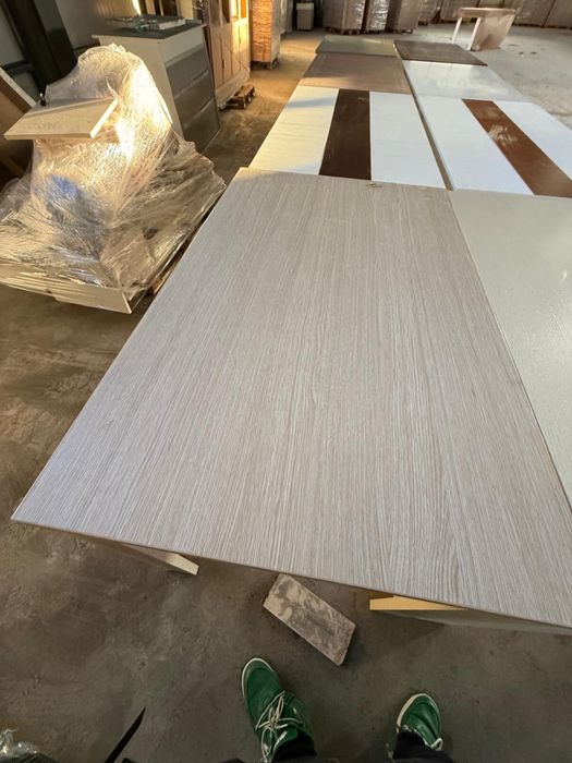 Stoc de mese la super pret, avem 400 de bucati