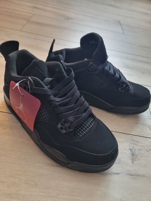 Vând adidași mărimea 39