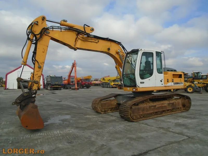 Liebherr R900C Excavator pe senile Liebherr R900C