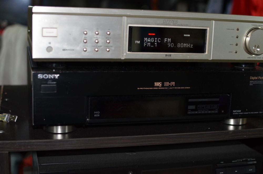 Tuner Sony ST-D 777 ES sampanie