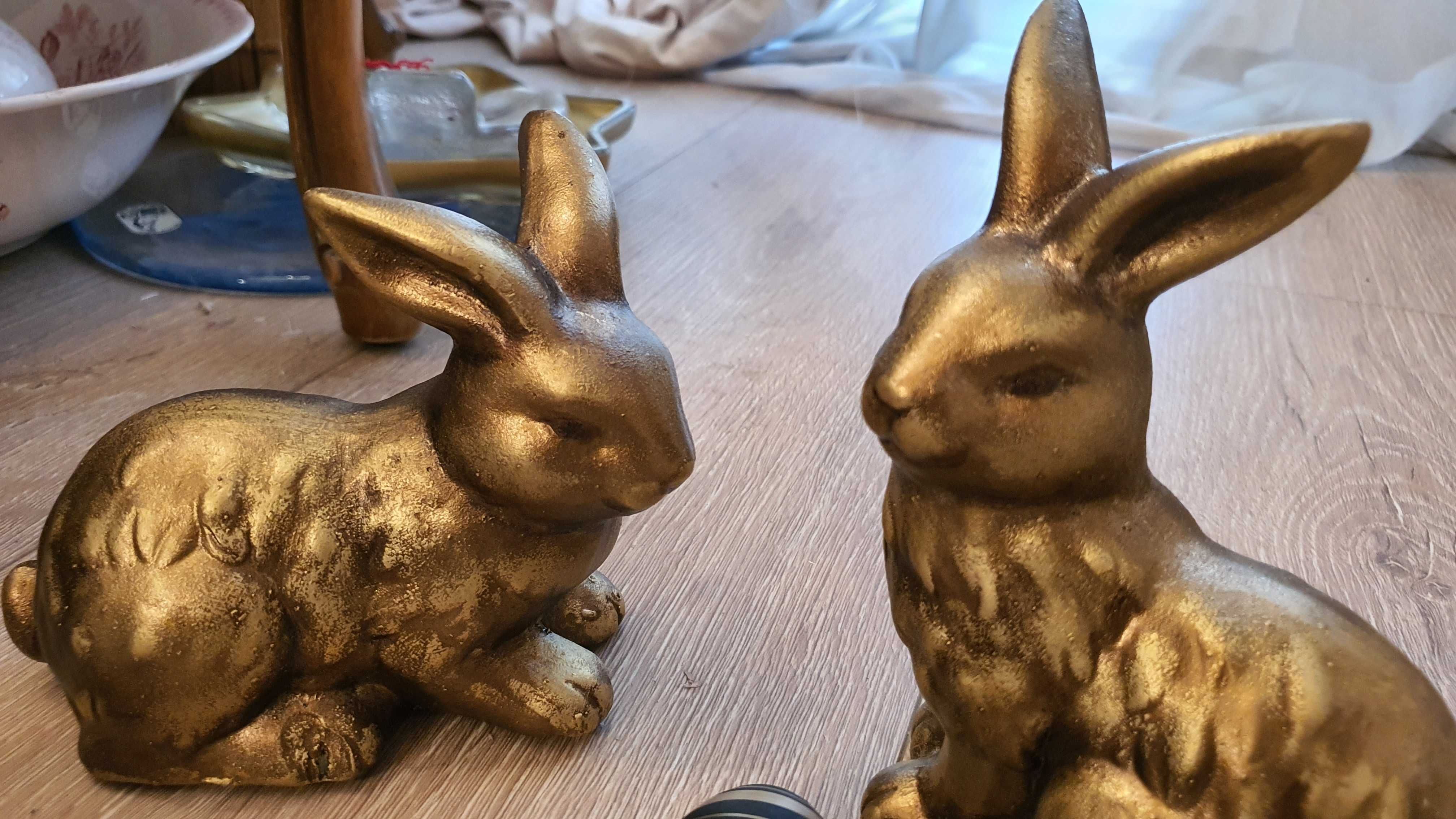 Порцеланови Великденски зайци, ръчно рисувани.