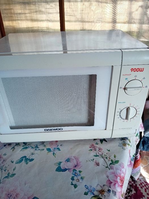 Microunde  daewoo  900 w în stare foarte bună