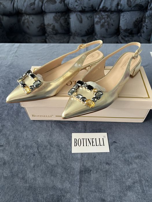 Продавам дамски обувки Botinelli gold color, 38 номер