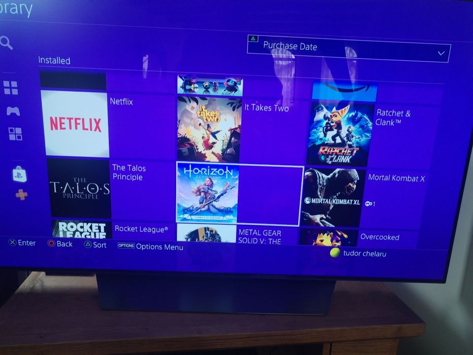 PS4 pro 1 Tb plus casca VR și 2 manete move