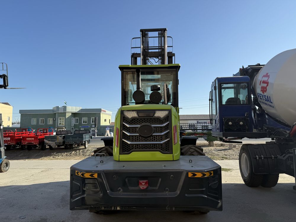 Сотилади: 5 тонна караOff-road Forklift (юк кўтарувчи техника)