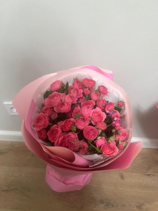 Кустовые розы свежые