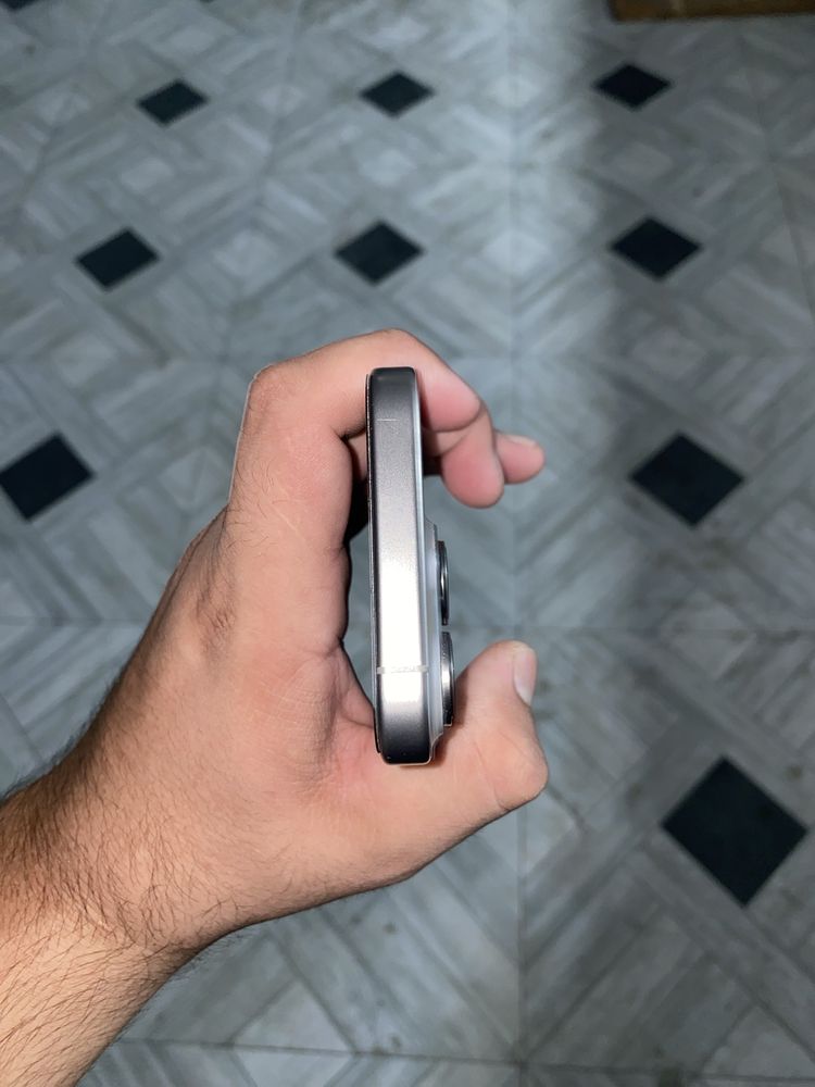 Iphone 15 pro natural titanium