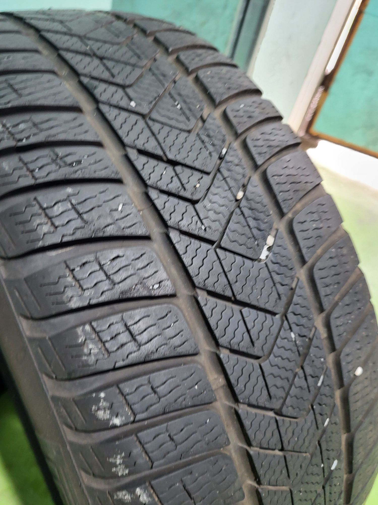 2 бр зимни 245/45/18 Pirelli